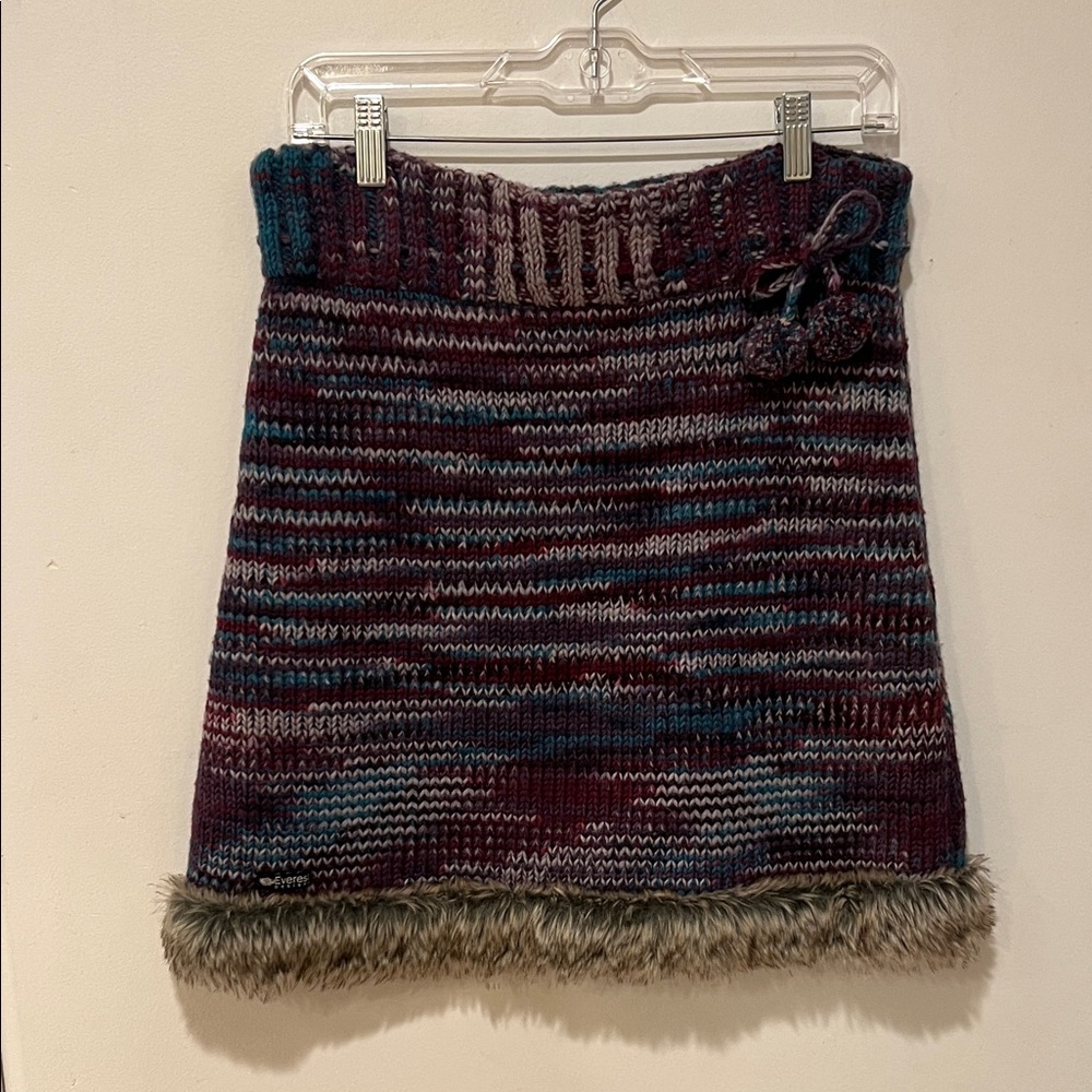 Elegant Knit Mini Skirt with Faux Fur Trim